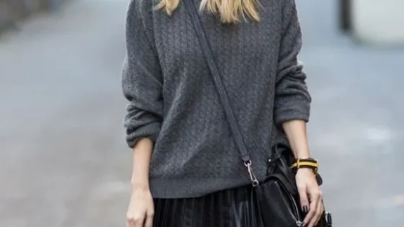 Kazak ve Etek Kombinleriyle Şıklığın En Sıcak Hali