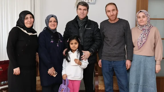 Vali Bakan’dan Depremzede Aileye Ziyaret