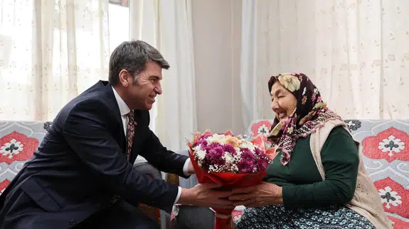 Amasya'lı 88 Yaşındaki Fatma Teyzeye Vali Sürprizi
