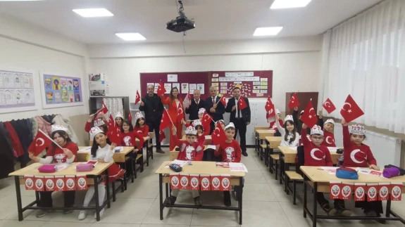 Merzifon’da İlk Ders Bayrak Sevgisiyle Başladı