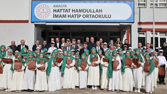 Amasya Valisi Bakan Hafızlığa Başlayan Öğrencilerle Buluştu