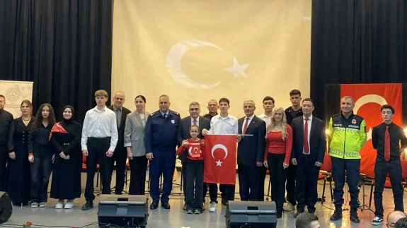Merzifon’da Vatan ve Bayrak Sevgisi Şiir ve Türkülerle Yankılandı