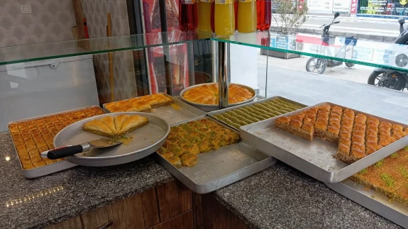 Bakan Çok, Alan Yok!