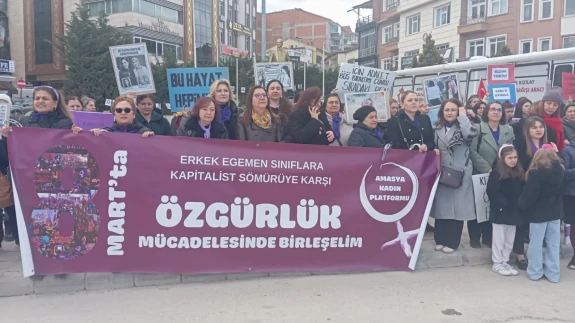 Merzifonlu Kadınlar Günlerini Halay Çekerek Kutladı!