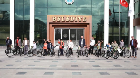 Suluova’da Karne Hediyesi: Pedallar Başarı İçin Döndü!