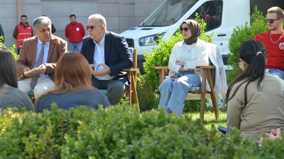 Amasya'da Rektör Öğrencilerle Kitap Başında!