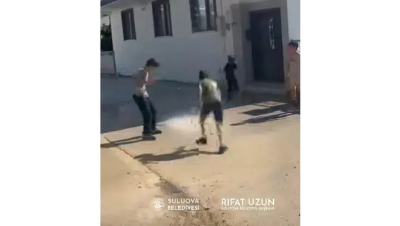 Suluova’da Su Arızası Çocuklara Eğlence Oldu