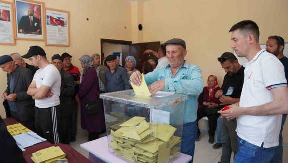 Sandıklar Açıldı: 2 Beldeyi AK Parti, 1'er Beldeyi ise CHP ve MHP kazandı
