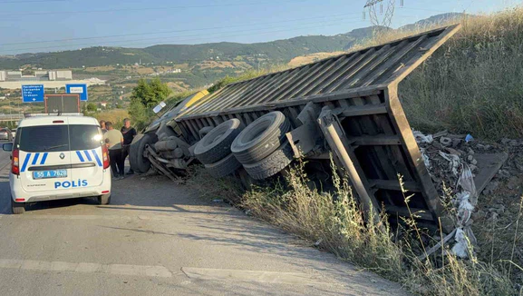 Freni Boşalan Kamyon Faciayı Kıl Payı Önledi