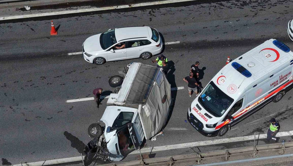 Tır ve Kamyonet Çarpıştı: 1 Yaralı