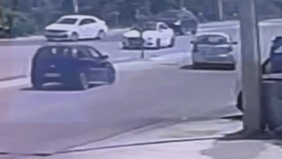 Kırmızı Işıkta Şerit Değiştiren Araç Kazaya Neden Oldu: 2 Yaralı