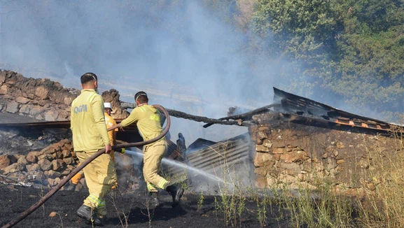 Amasya'da ağıl, samanlık ve 2 bağevi yandı