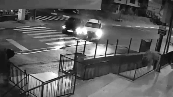 Polisleri Taşıyan Araç Kaza Yaptı: 2 Polis Yaralandı!