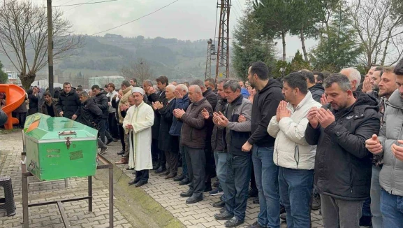 Otomobilin tıra ok gibi saplandığı kaza