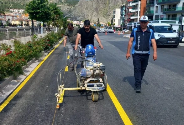 Amasya Belediyesi’nden Ulaşımda Hem Güvenlik Hem Estetik: Necip Fazıl Caddesi Yenilendi