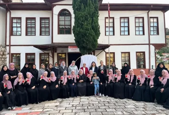 Amasya’da Hafız Kız Öğrenciler İçin Duygusal Mezuniyet Töreni Düzenlendi