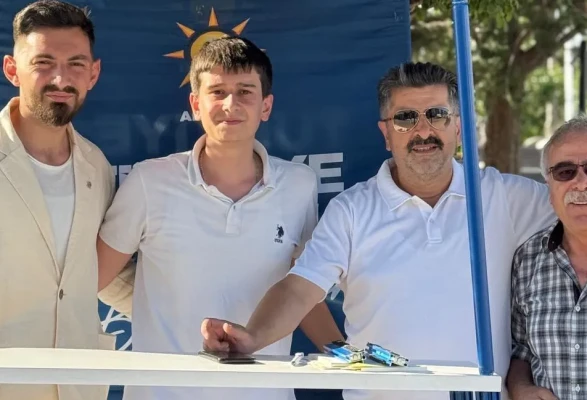 AK Parti Merzifon Gençlik Kolları, Üyelik İçin Perşembe Pazarı’nda Sahada