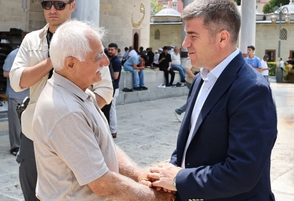 Vali Önder Bakan Şehir Merkezinde Esnaf ve Vatandaşlarla Buluştu