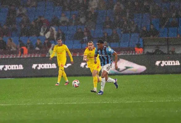 Trabzonspor puanı uzatmada kurtardı