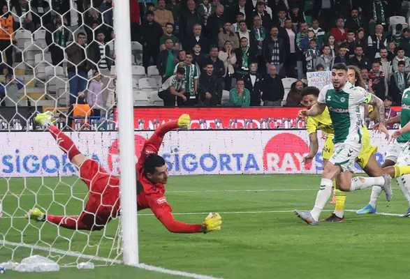 Fenerbahçe, Konya'da Farklı Kazandı
