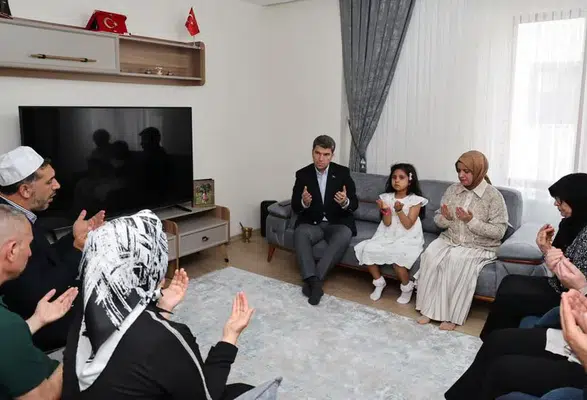 Vali Bakan Şehit Annesinin Bayramını Kutladı