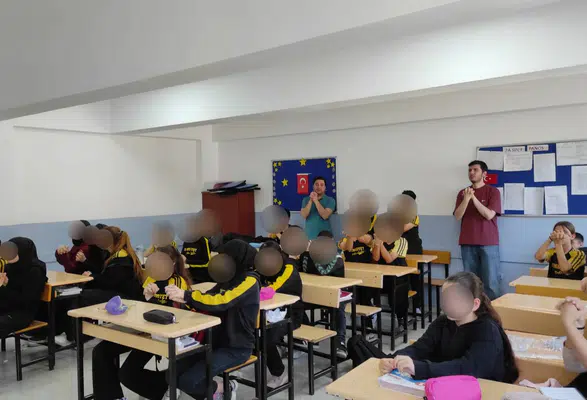 Cumhuriyet Ortaokulu Öğrencilerine Sağlıklı Yaşam Eğitimi