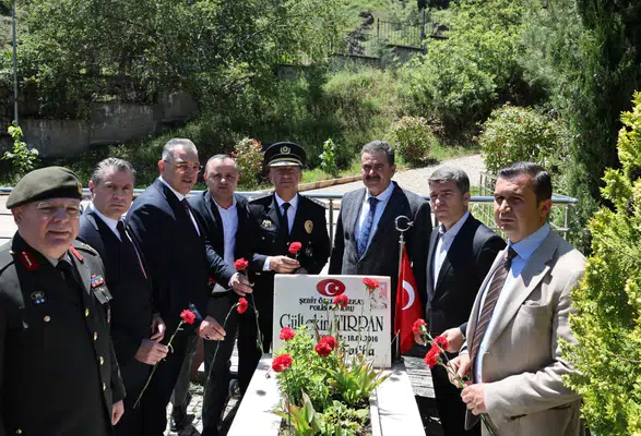 Amasya Şehitliği’nde Duygu Dolu Bayram