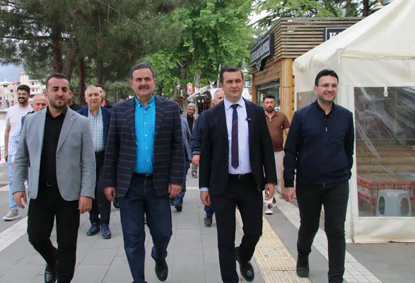 Amasya Çarşısında Bayram Yoğunluğu! Vekil Haluk İpek Sahaya İndi