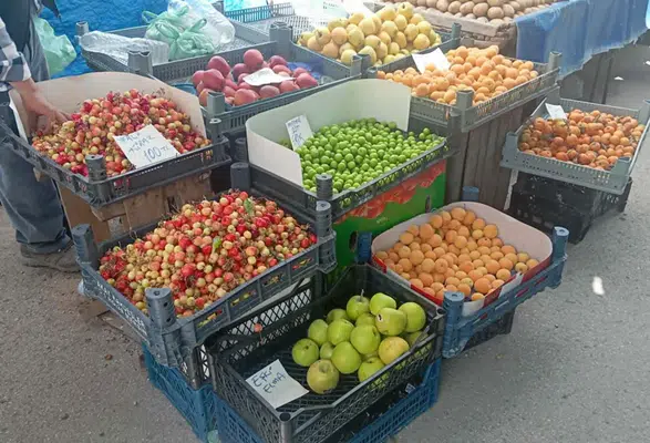 Bayram Öncesi Halk Pazarı Doldu Taştı! Domates Düştü, Limon Cep Yaktı