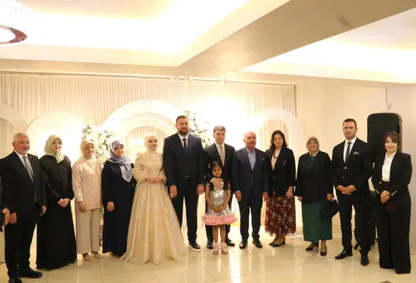 Başkan Aşgın Oğlunu Nişanladı! Amasya ve Çorum Protokolü Genç Çifti Yalnız Bırakmadı