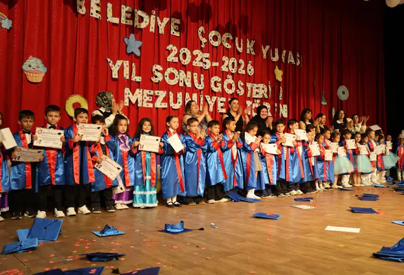 Miniklerden Muhteşem Mezuniyet Gösterisi!