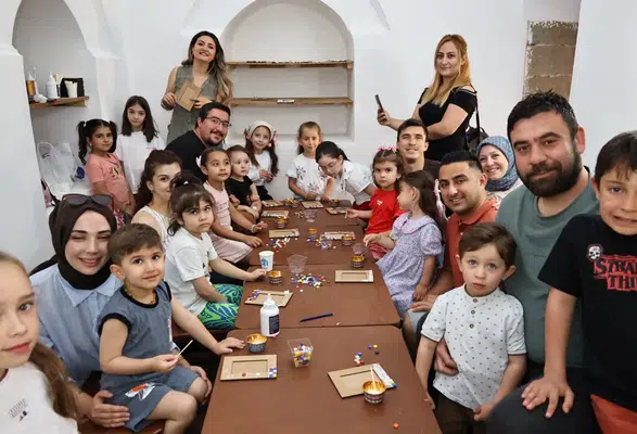 Taşhan’da Minik Ellerden Renkli Eserler