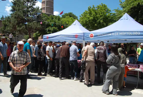 Merzifon’da Muharrem Bereketi! Vatandaşlara Aşure İkramı Yapıldı