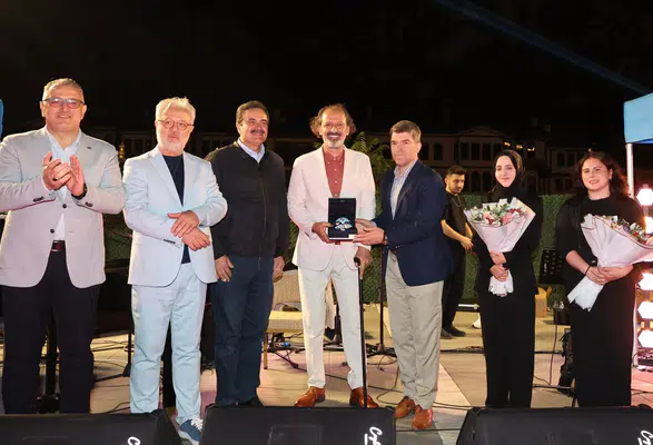 Amasya Gecesinde Unutulmaz Anlar! Vatandaşlar Şarkılara Eşlik Etti
