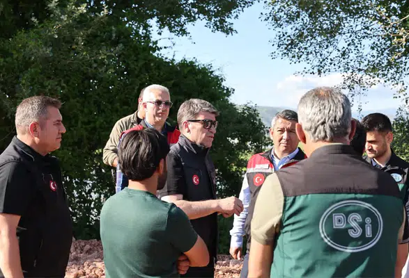 Vali Önder Bakan Taşkın Bölgesinde İncelemelerde Bulundu