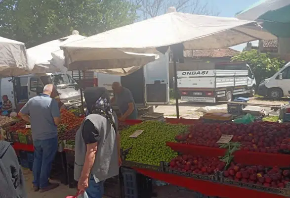 Pazarda Hareketlilik Başladı! Yerli Ürünler Tezgâhlarda Yerini Aldı
