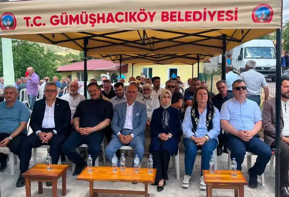 Gümüşhacıköy Ayvalı Kışlası Camii İbadete Açıldı