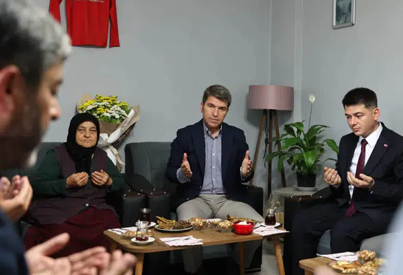 Vali Bakan Şehit Ailesinin Kapısını Çaldı