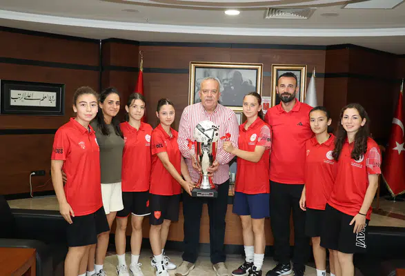 Şampiyon Takımdan Rektör Turabi'ye Ziyaret