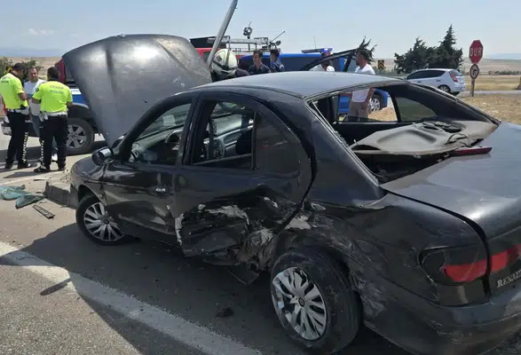 Merzifon-Samsun Karayolu'nda Kaza! İki Otomobil Çarpıştı
