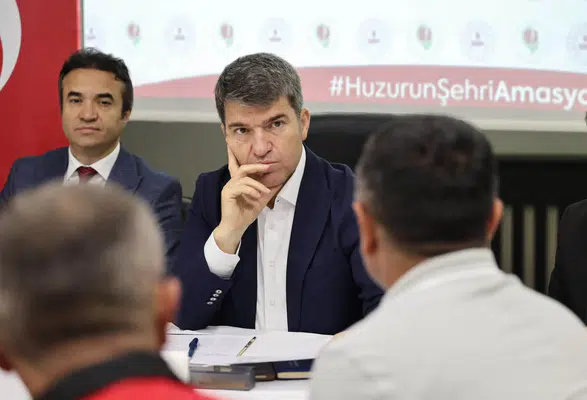 Vali Bakan Vatandaşları Tek Tek Dinledi