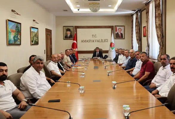 Amasya’da Muhtarlar Vali Önder Bakan’la Buluştu