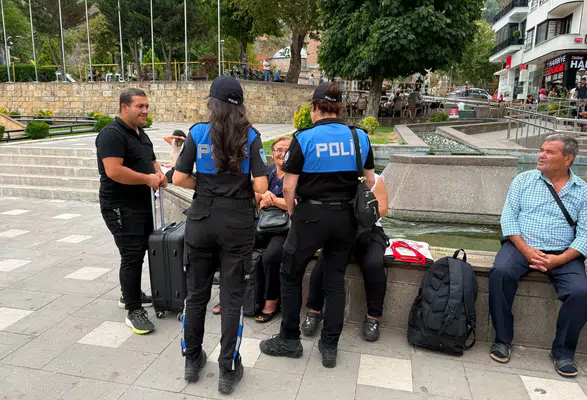 Amasya Polisi Sahada! Vatandaşlara Dolandırıcılık, Hırsızlık ve KADES Uyarısı