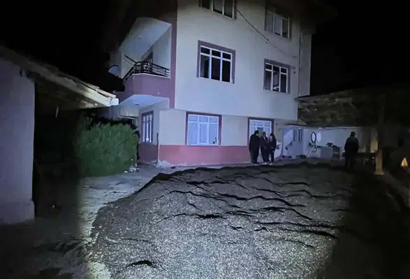 Merzifon’da 3 Katlı Ev Alevlere Teslim Oldu!