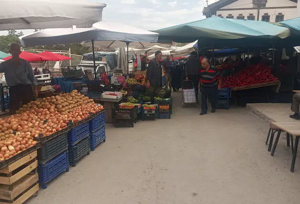 Merzifon Pazarı Turşuluklarla Şenlendi: İşte Güncel Fiyatlar