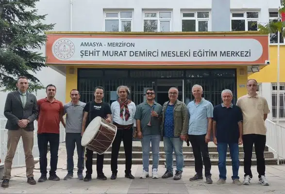 Merzifon Sanayisinde Ahilik Coşkusu: Davul Zurnayla Esnafı Gezerek Lokum Dağıttılar