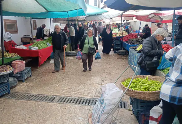 Soğuk Ve Yağmur Pazarı Durduramadı!