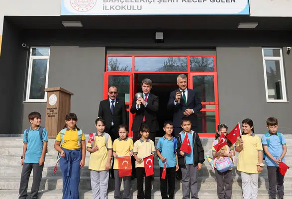 Amasya’da İlk Zil Vali Bakan’la Çaldı!
