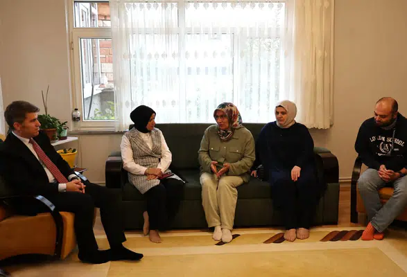 Amasya Valisi Çolak Ailesini Ziyaret Etti
