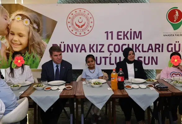 Amasya Valisi Kız Çocuklarıyla Bir Araya Geldi